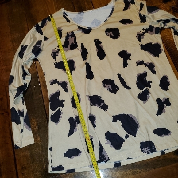 ANIMAL print long sleeve boutique top Large - Picture 4 of 8